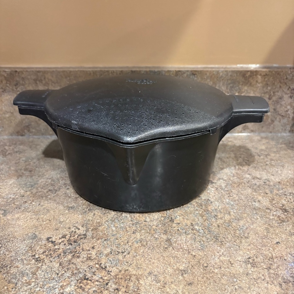 The Pampered Chef Micro Cooker Microwave Steamer 2 Liters 8 Cups 2 Quarts